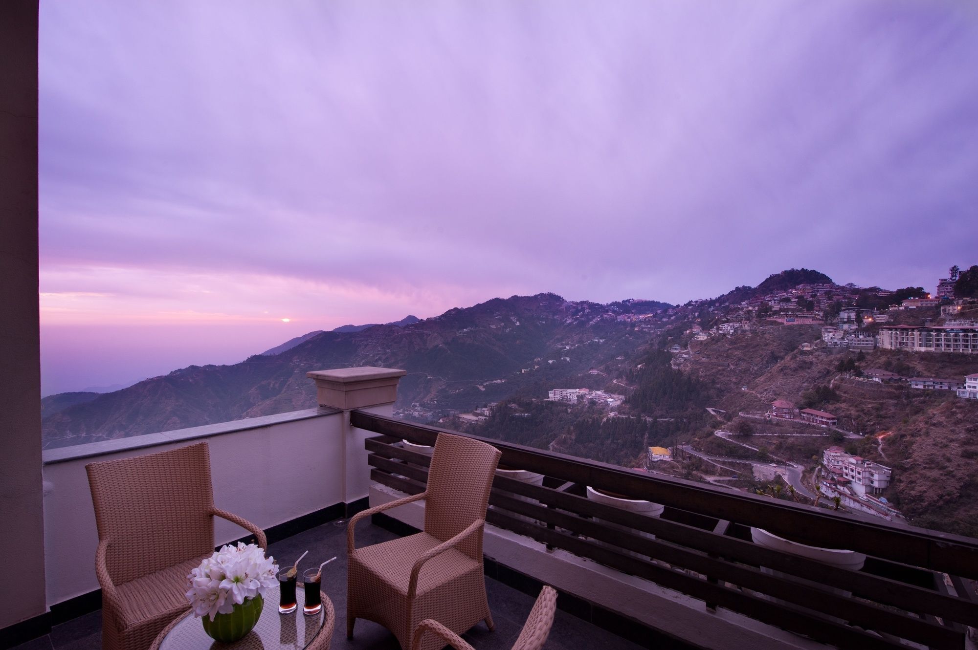 Royal Orchid Fort Resort Mussoorie Exterior foto